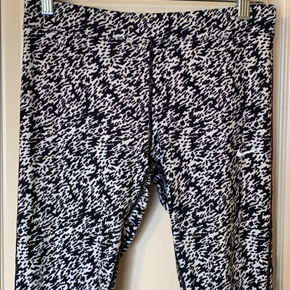 Nike Dri fit Capri M Black White Pattern EUC